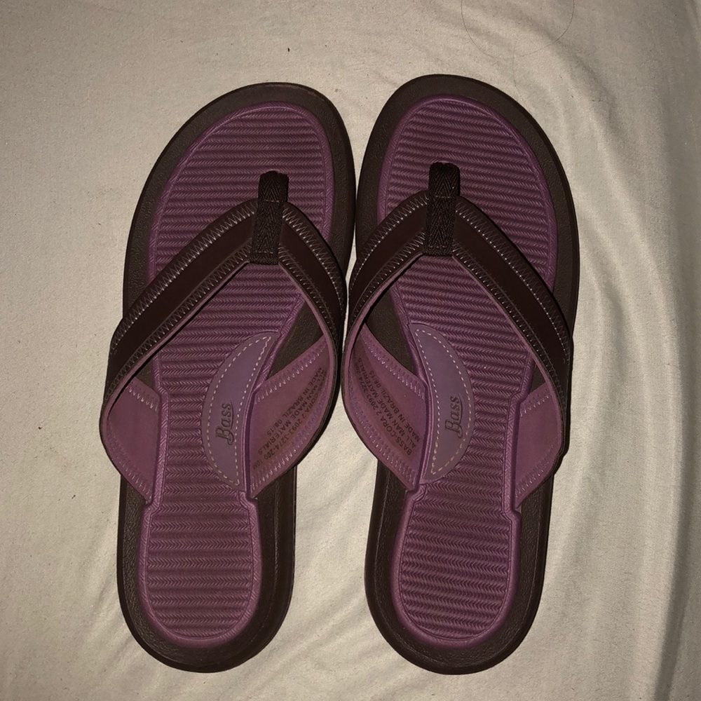 Bass flip flops